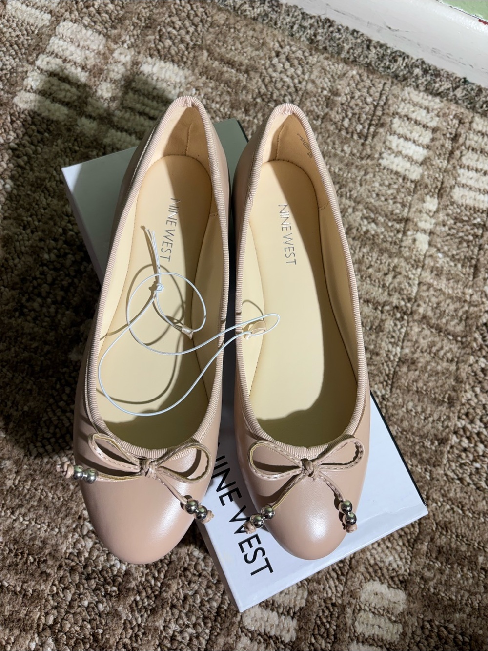 Nine West Women's Ballet Flats in Nude Beige with Bow & Bead Detail Size 8 NIB
